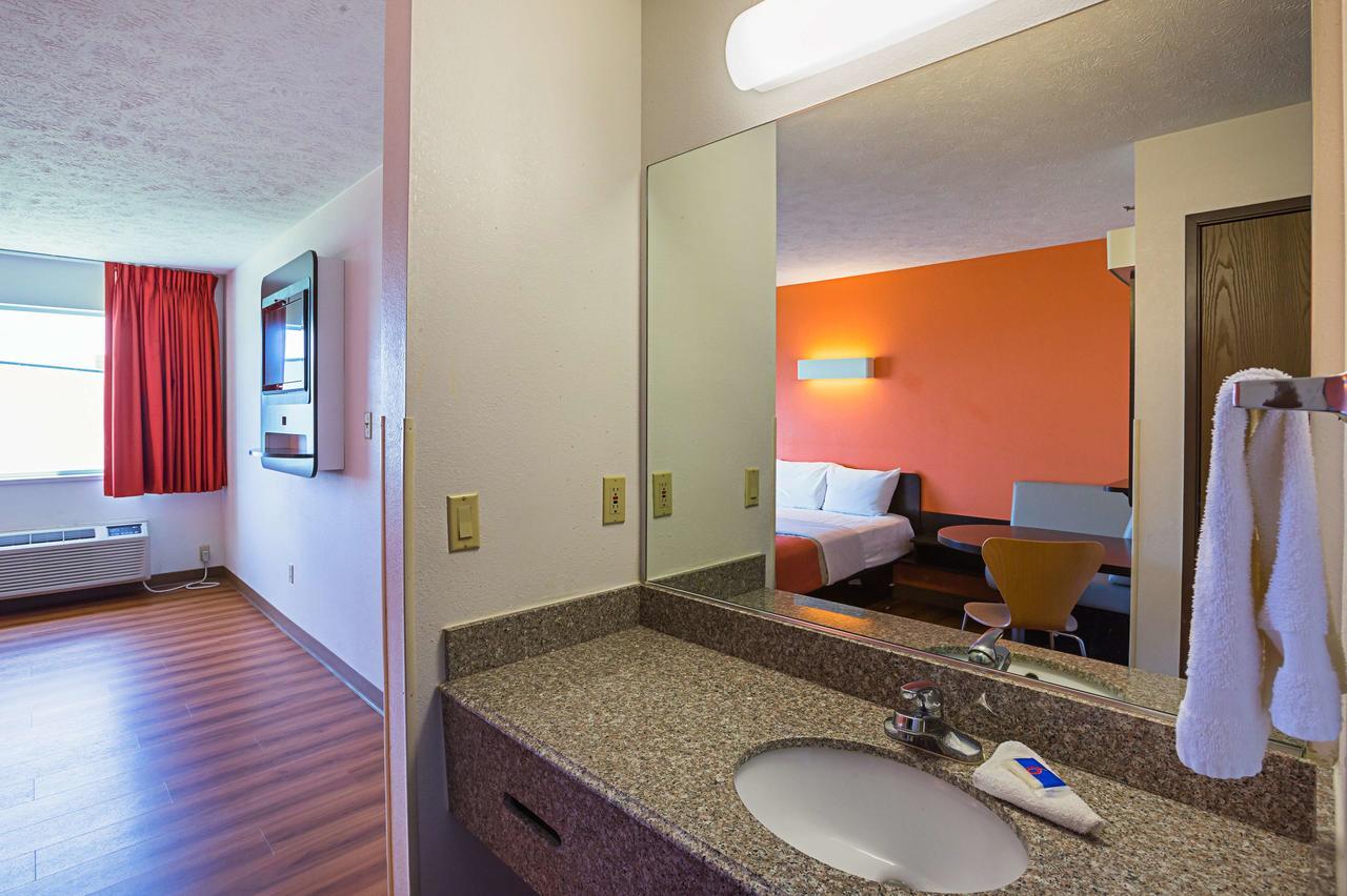 Motel 6 Omaha - Iat West Esterno foto